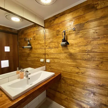 Salo I Mandry Rakhiv